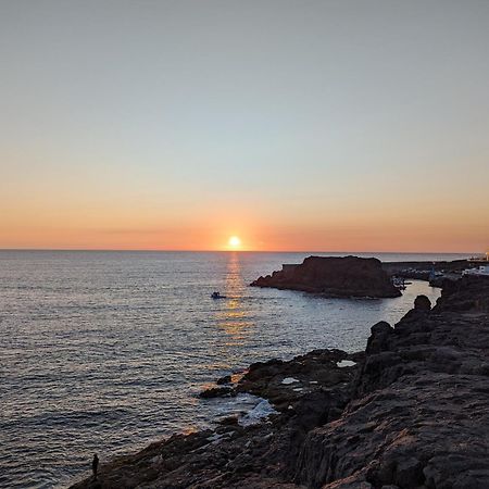 فيلا Sunrise Surf House, Big Garden, Hot Tub, Parking, Super-Fast Free Wi-Fi كوراليهو المظهر الخارجي الصورة